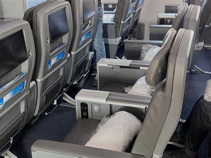 United Airlines Flight To Rome Plummets 28,000 Feet: Safety Concerns Raised